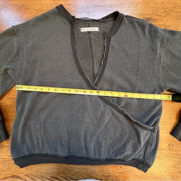 ⭐️ We the Free People Anyway Tee V Wrap Raw Edge Surplice Lagenlook Sweatshirt - Picture 10 of 13